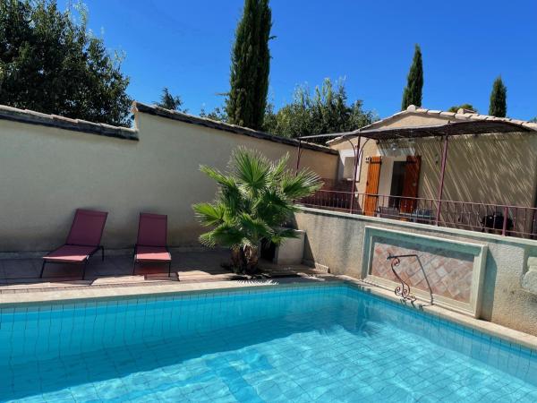 Les Célestins - Studios indépendants : photo 10 de la chambre studio - vue sur piscine 