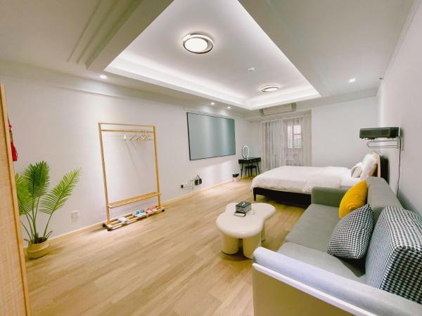 Youlejia Projection Apartment Guangzhou Beijing Road Pedestrian Street Branch : photo 6 de la chambre chambre lit king-size supérieure