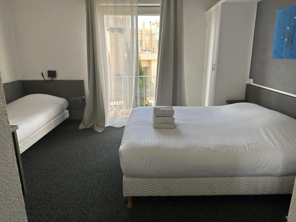 Hôtel le Chardon Bleu : photo 1 de la chambre chambre triple avec balcon - 2e Étage