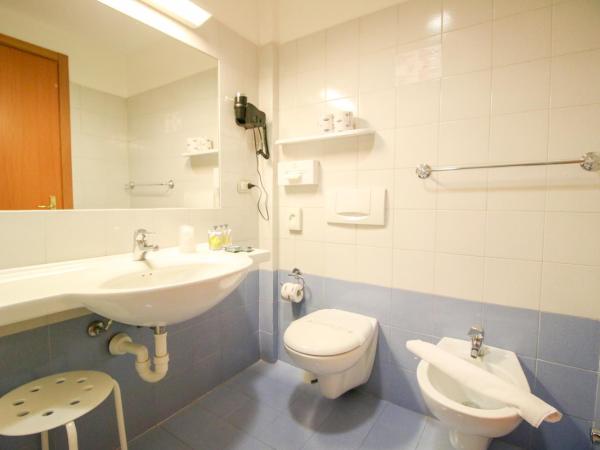 Hotel Miramonti : photo 8 de la chambre chambre quadruple mansardée