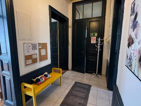 NAPartman Pécs : photo 9 de la chambre chambre double avec salle de bains commune