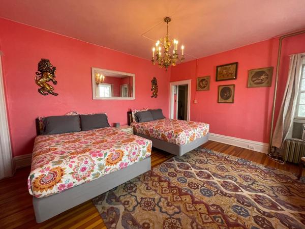 The Holiday Chalet Victorian : photo 2 de la chambre suite béatrice