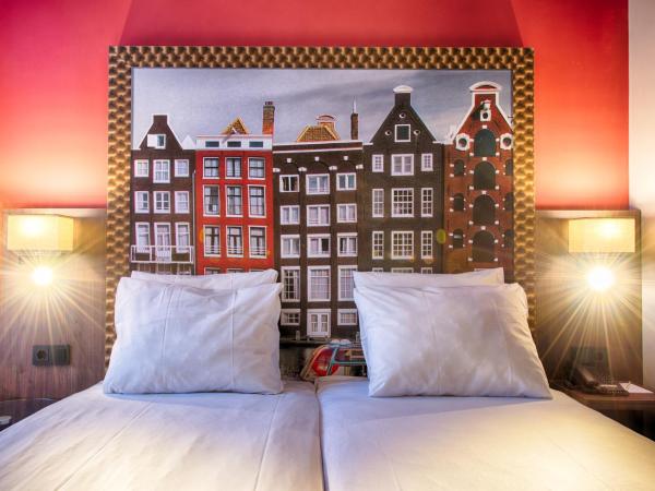 Leonardo Hotel Amsterdam City Center : photo 2 de la chambre chambre double confort avec 1 lit double