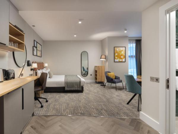 Staybridge Suites London-Vauxhall, an IHG Hotel : photo 1 de la chambre suite studio lit queen-size - accessible aux personnes à mobilité réduite