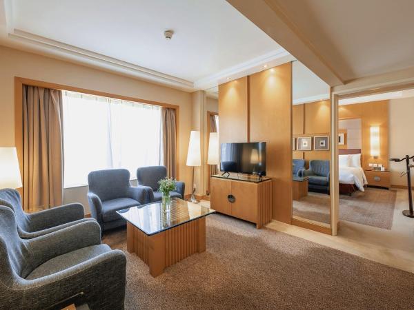 Crowne Plaza Shanghai, an IHG Hotel : photo 4 de la chambre suite 1 chambre lit king-size - accès au salon