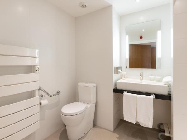 Hôtel Riva Art & Spa : photo 6 de la chambre chambre double avec douche - vue sur montagne - pas de balcon