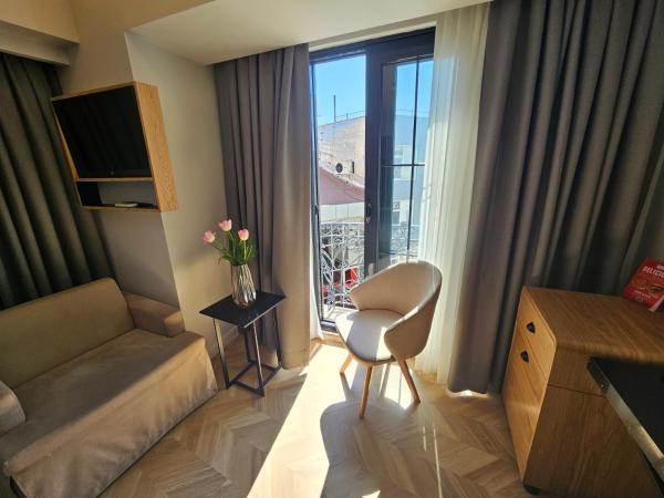 Anthemis Hotel : photo 4 de la chambre chambre double + lit d'appoint