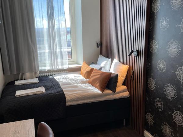 Dream - Luxury Hostel : photo 3 de la chambre petite chambre double avec salle de bains commune