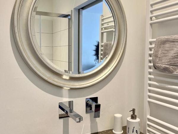 LA COUR CARREE - chambres d'hôtes : photo 3 de la chambre chambre double ou lits jumeaux