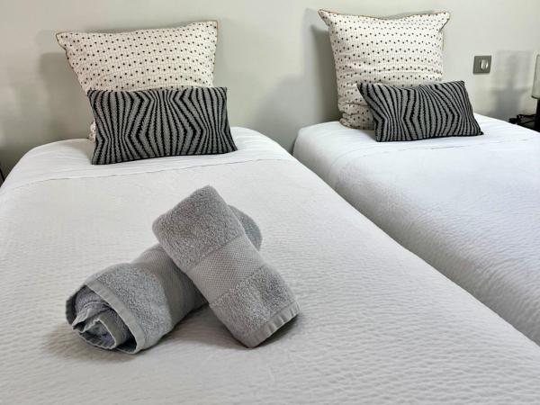 LA COUR CARREE - chambres d'hôtes : photo 3 de la chambre chambre familiale