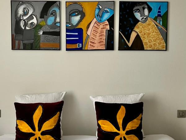 LA COUR CARREE - chambres d'hôtes : photo 1 de la chambre chambre double ou lits jumeaux