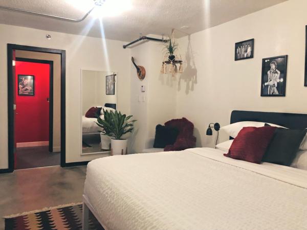 Trumbull and Porter - Detroit Downtown : photo 4 de la chambre suite lit king-size avec balcon