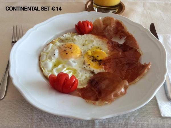 B&B Casa Certosa : photo 1 de la chambre chambre double avec salle de bains privative