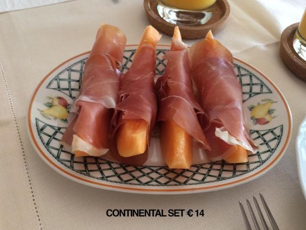 B&B Casa Certosa : photo 2 de la chambre chambre double avec salle de bains privative