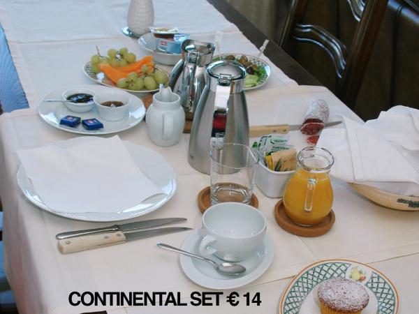 B&B Casa Certosa : photo 7 de la chambre chambre double avec salle de bains privative