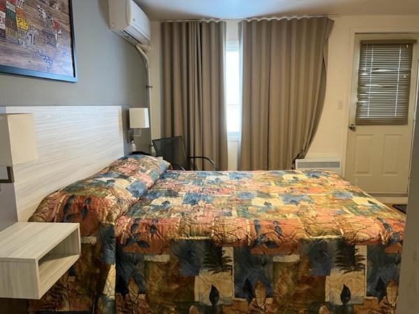Hotel Motel Le Regent : photo 5 de la chambre chambre standard lit queen-size