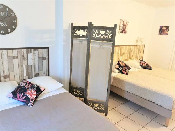 Hotel Lou Marquès : photo 2 de la chambre chambre quadruple