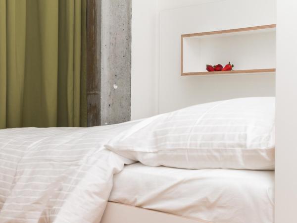 Seminarhaus S1516 : photo 1 de la chambre chambre simple avec balcon et salle de bains commune