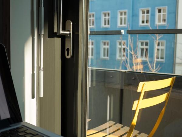 Seminarhaus S1516 : photo 6 de la chambre chambre simple avec balcon et salle de bains commune