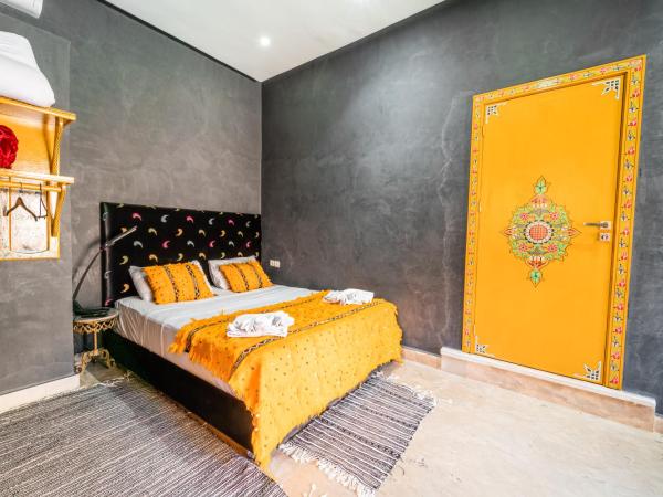 Riad Les Nuits De Fès : photo 1 de la chambre chambre lit king-size - vue sur piscine