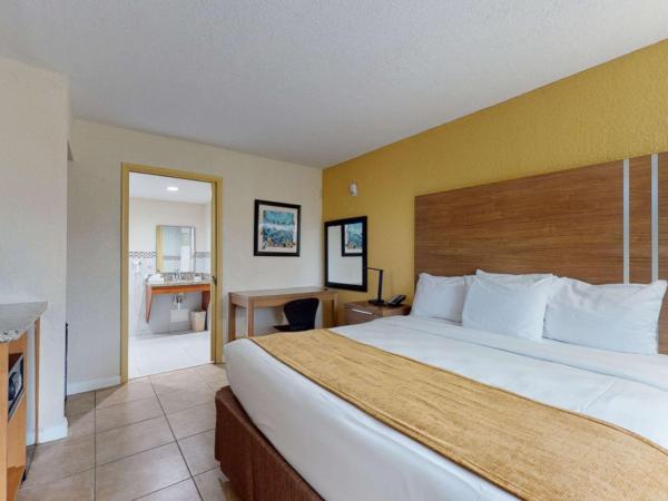 Rodeway Inn & Suites Fort Lauderdale Airport & Cruise Port : photo 1 de la chambre chambre lit king-size de luxe - accessible aux personnes à mobilité réduite - non-fumeurs
