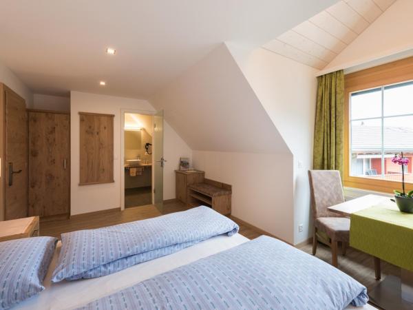 Hotel Restaurant Hirschen : photo 8 de la chambre chambre double ou lits jumeaux