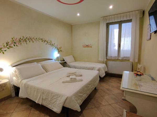 Elisart Guest House : photo 6 de la chambre chambre triple