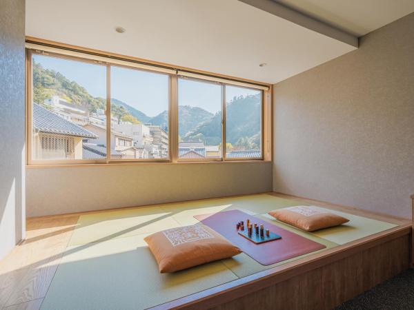 HOTEL ALGO : photo 3 de la chambre chambre lits jumeaux supérieure - vue sur ville