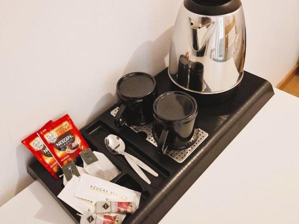 Hostal Comercial : photo 4 de la chambre petite chambre double intérieure