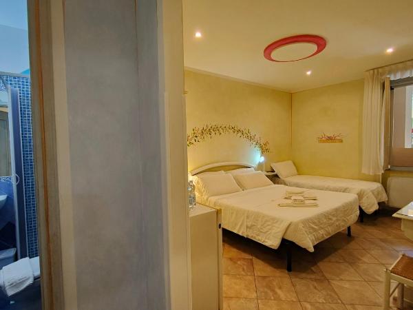 Elisart Guest House : photo 3 de la chambre chambre triple