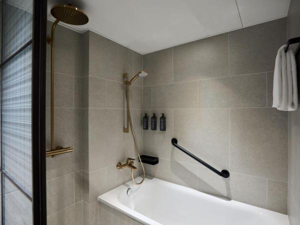 Sheraton Hong Kong Hotel & Towers : photo 5 de la chambre club lounge access, guest room, 1 king, harbor view