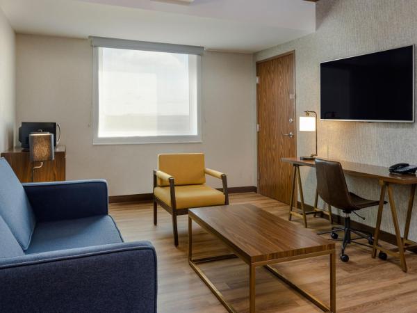 Four Points by Sheraton Monterrey Airport : photo 2 de la chambre premium junior king suite with sofa bed