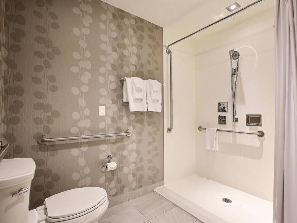 Courtyard by Marriott Quebec City : photo 2 de la chambre chambre lit king-size