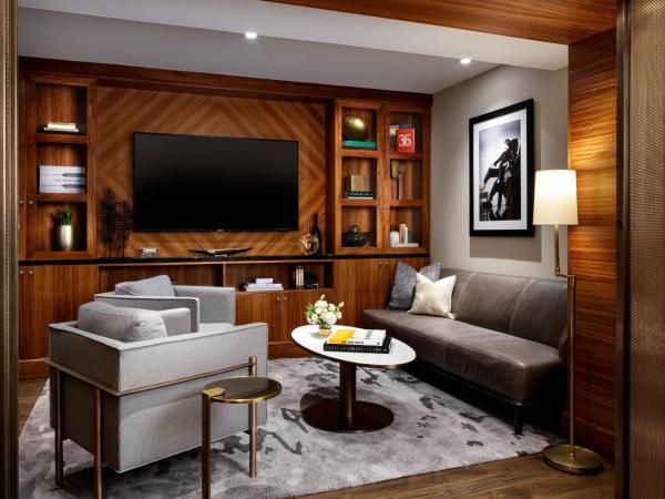 The Ritz-Carlton, Toronto : photo 5 de la chambre chambre 1 lit king-size avec accès au salon club - vue sur ville