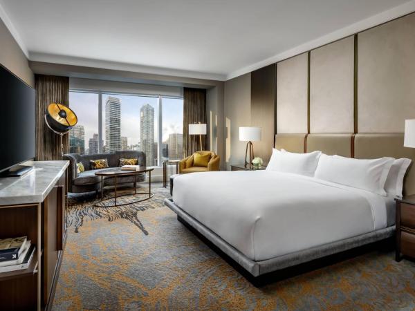 The Ritz-Carlton, Toronto : photo 1 de la chambre chambre 1 lit king-size avec accès au salon club - vue sur ville