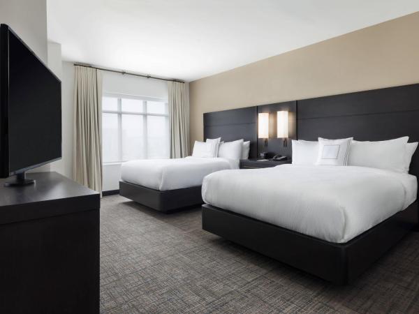 Residence Inn Long Island Garden City : photo 1 de la chambre studio avec 2 lits queen-size et canapé-lit