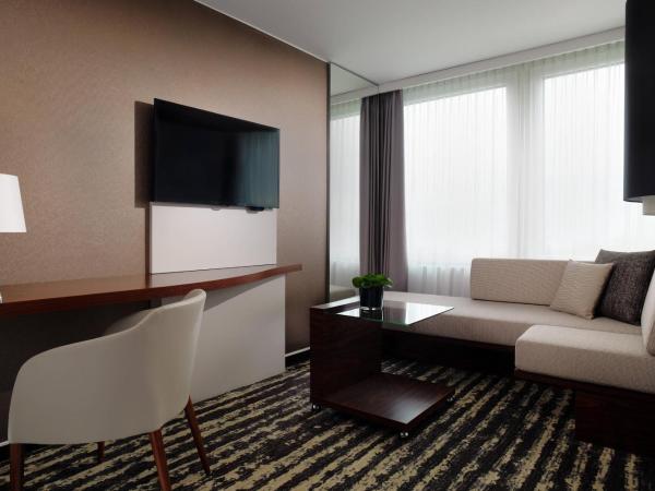 Zurich Marriott Hotel : photo 4 de la chambre suite club junior avec accès au salon club