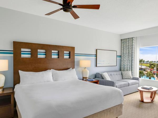 Marriott's Legends Edge at Bay Point : photo 4 de la chambre two-bedroom villa with two king beds, two sofa beds, balcony and resort view