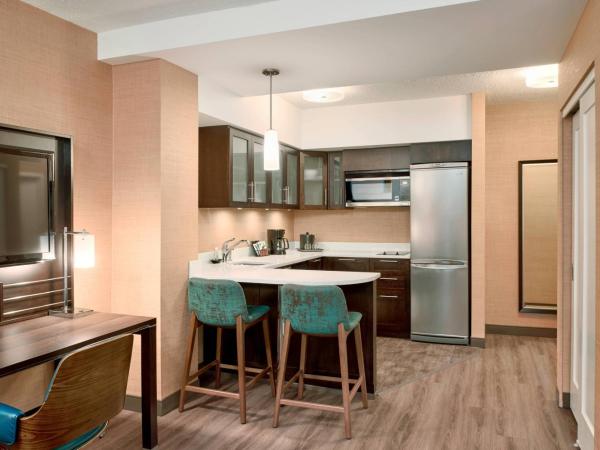 Residence Inn by Marriott Vancouver Downtown : photo 2 de la chambre studio lit queen-size avec canapé-lit