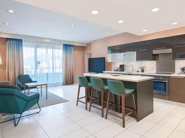 Residence Inn by Marriott Vancouver Downtown : photo 2 de la chambre suite penthouse 1 chambre lit king-size et canapé-lit - Étage supérieur