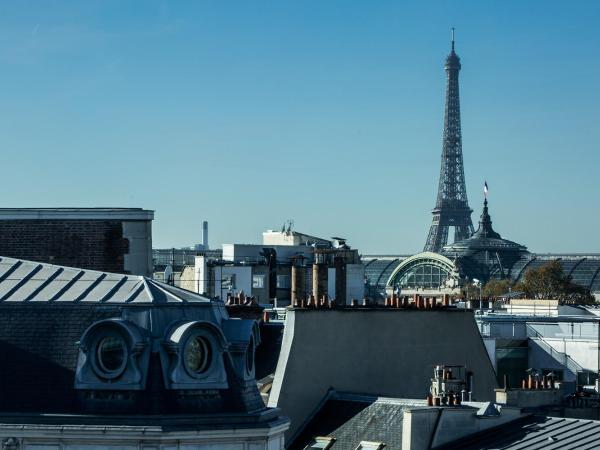 Fauchon l'Hôtel Paris : photo 6 de la chambre chambre double deluxe - vue sur tour eiffel 