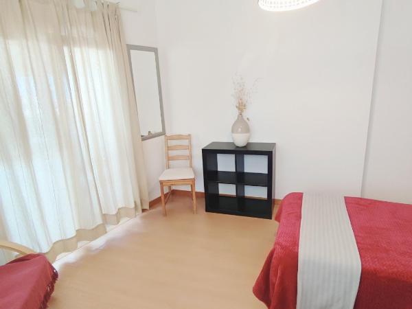 PKSC Surf House : photo 4 de la chambre chambre lits jumeaux avec salle de bains commune