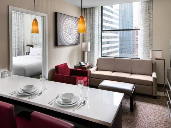 Residence Inn by Marriott Chicago Downtown/Loop : photo 2 de la chambre suite 1 chambre lit king-size