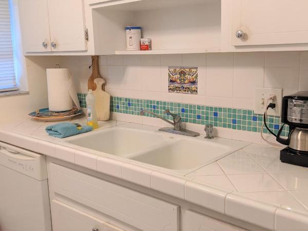 Manhattan Tower Apartment Hotel : photo 4 de la chambre garden villa 3 one bedroom