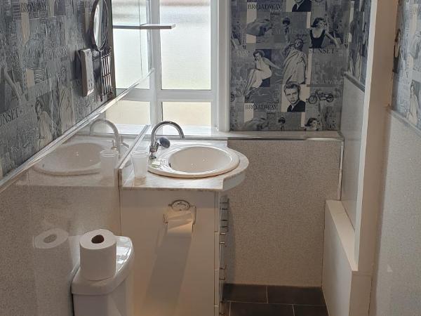 HOTEL242 : photo 6 de la chambre chambre double - vue sur mer