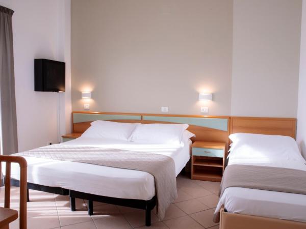 Hotel Holland : photo 2 de la chambre chambre triple confort