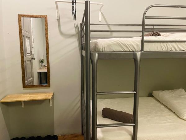 GRAYHAUS SOHO Ipoh : photo 7 de la chambre chambre quadruple avec salle de bains privative séparée