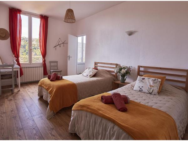 1001 Ocres : photo 3 de la chambre chambre lits jumeaux avec salle de bains privative