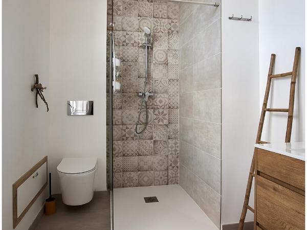 1001 Ocres : photo 2 de la chambre chambre lits jumeaux avec salle de bains privative