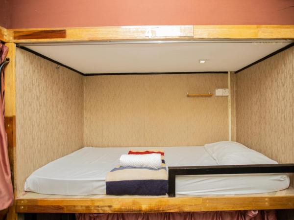 Escape Backpackers KK : photo 3 de la chambre lit dans dortoir de 8 lits